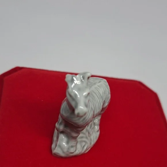 Wade whimsy zebra - Picture 4 of 4